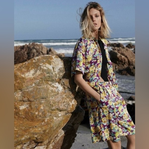 Zara Bermuda Shorts Floral Satin Feel Pleated Side Pockets Size L - Picture 2 of 9